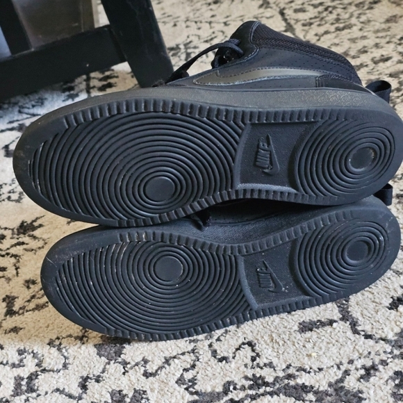 Nike Borough Mid Blk, Sz 6 - Picture 5 of 6
